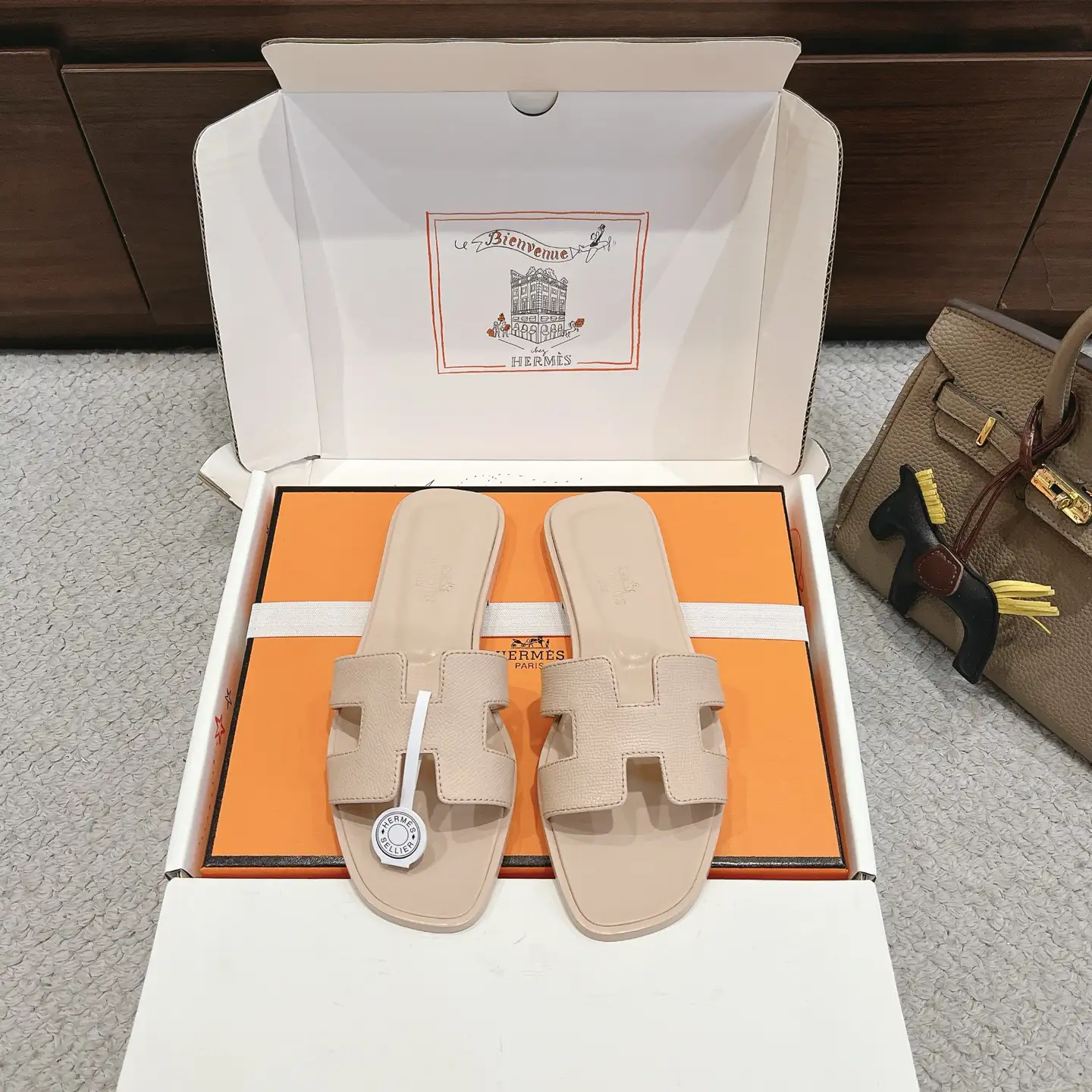 HOran Series Fashion Slippers image 1