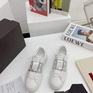 White Low-Top Casual Sneakers with Silver Accent image 1