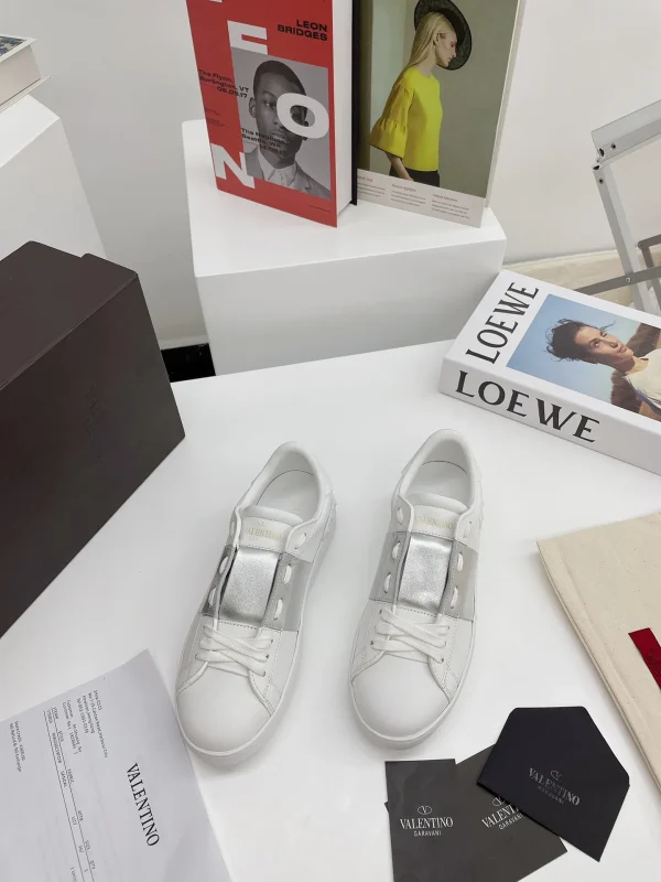 White Low-Top Casual Sneakers with Silver Accent image 1