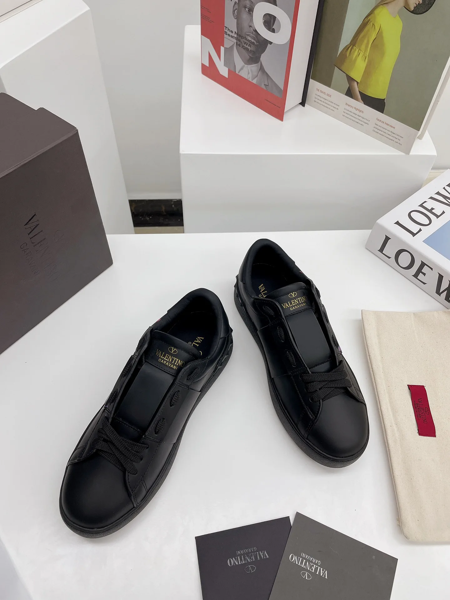 Low-Top Casual Sneakers image 1