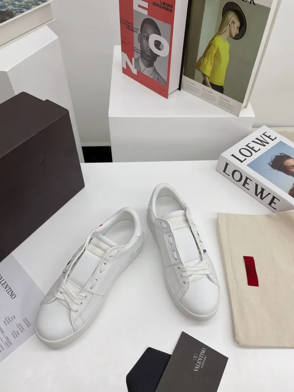 White Low-Top Casual Sneakers image 1
