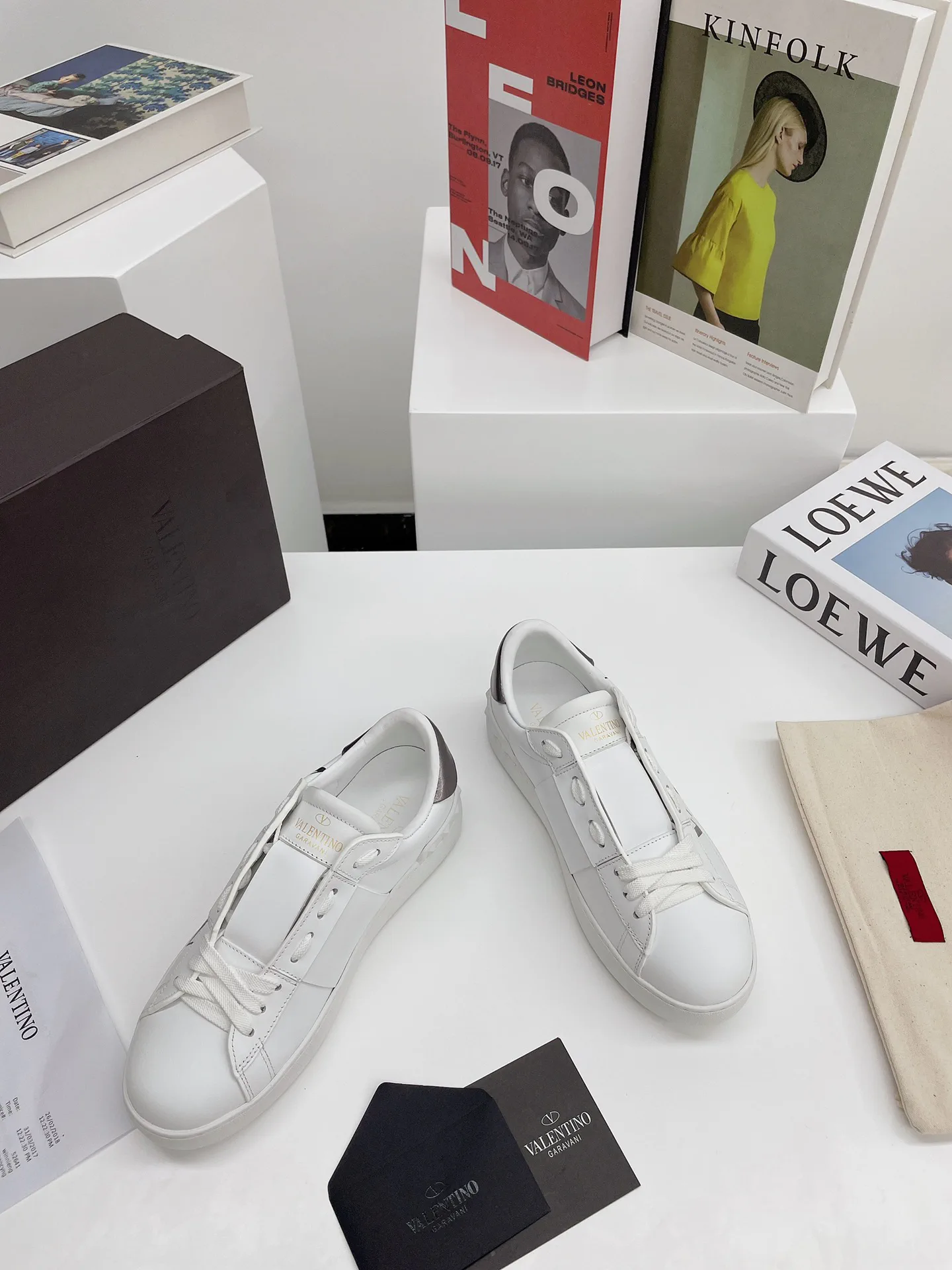 White Low-Top Casual Sneakers image 1
