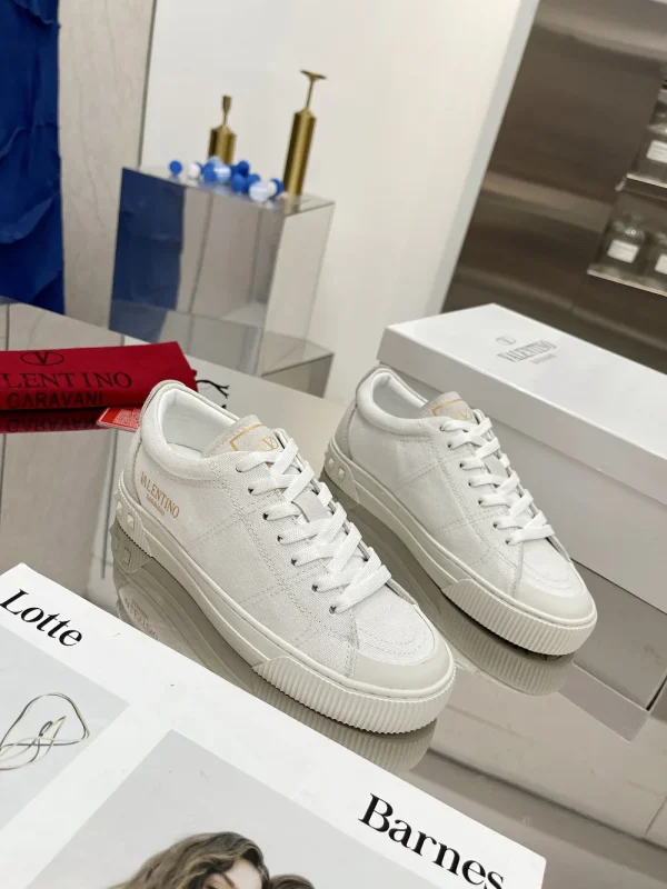 Unisex Casual Sneakers image 1
