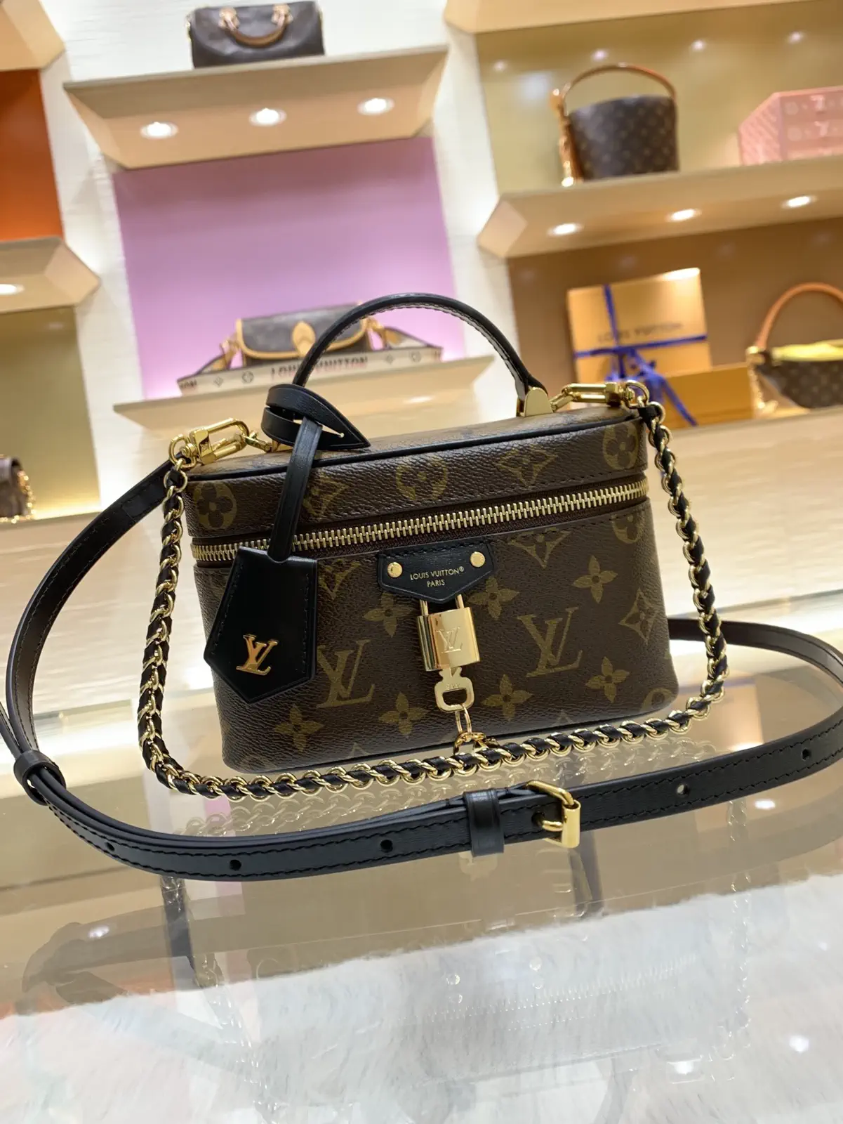 Louis Vuitton Monogram Vanity Chain Pouch image 1