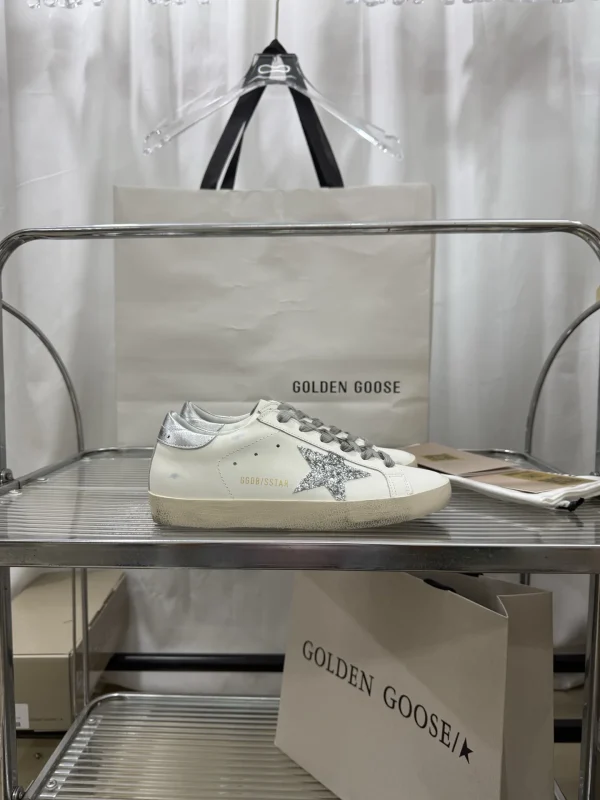 GGDB SUPERSTAR Series Low-Top Sneakers image 1