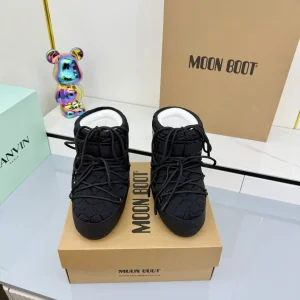 Quilted Lace-Up Short Snow Boots image 1