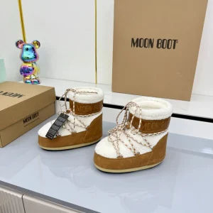Fleece Lined Lace-Up Snow Boots image 1