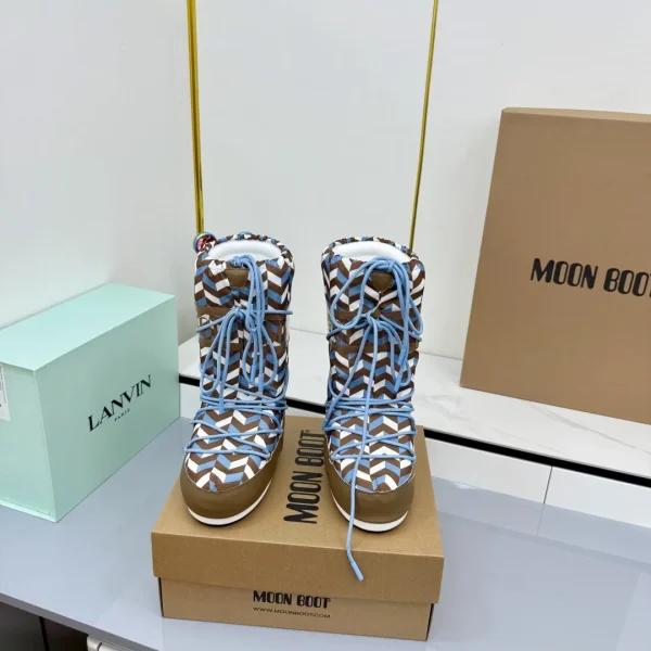 Chevron Pattern Lace-Up Snow Boots image 1