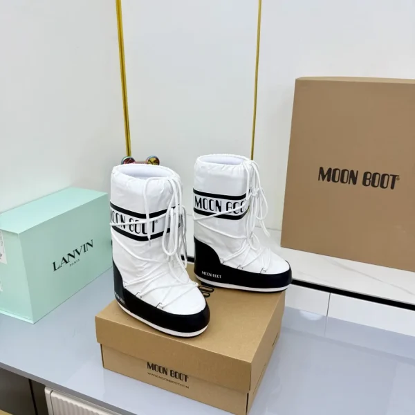 White Short Moon Snow Boots image 1
