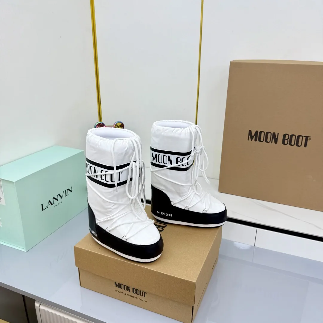 White Short Moon Snow Boots image 1