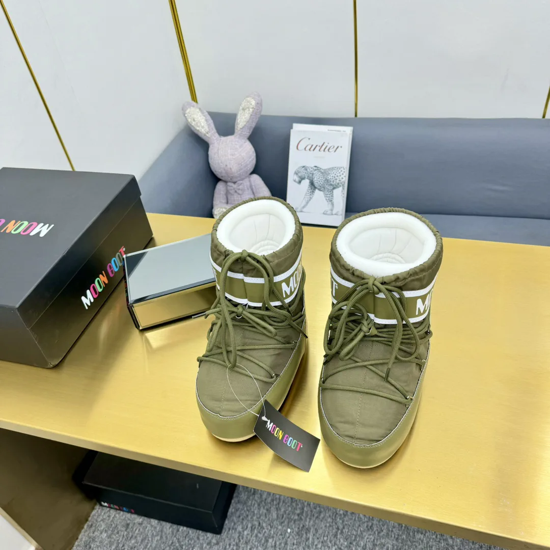 Green Lace-Up Short Moon Snow Boots image 1
