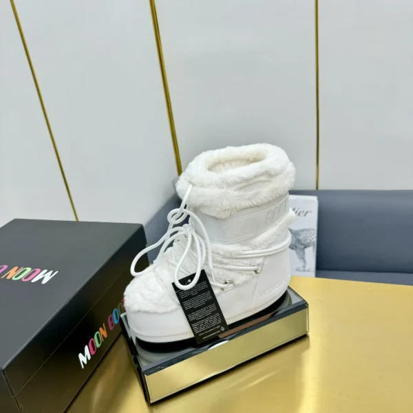 White Faux Fur Trim Short Snow Boots image 1