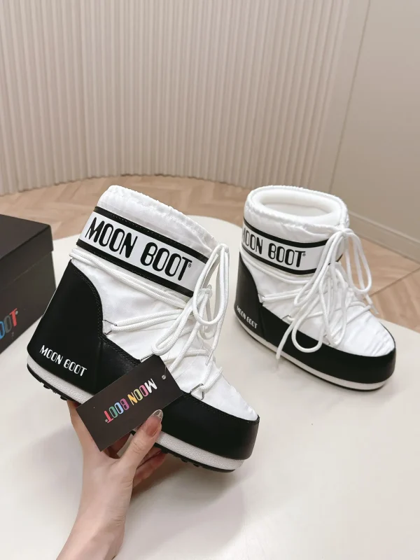 Short Snow Boots with Hidden Heel image 1