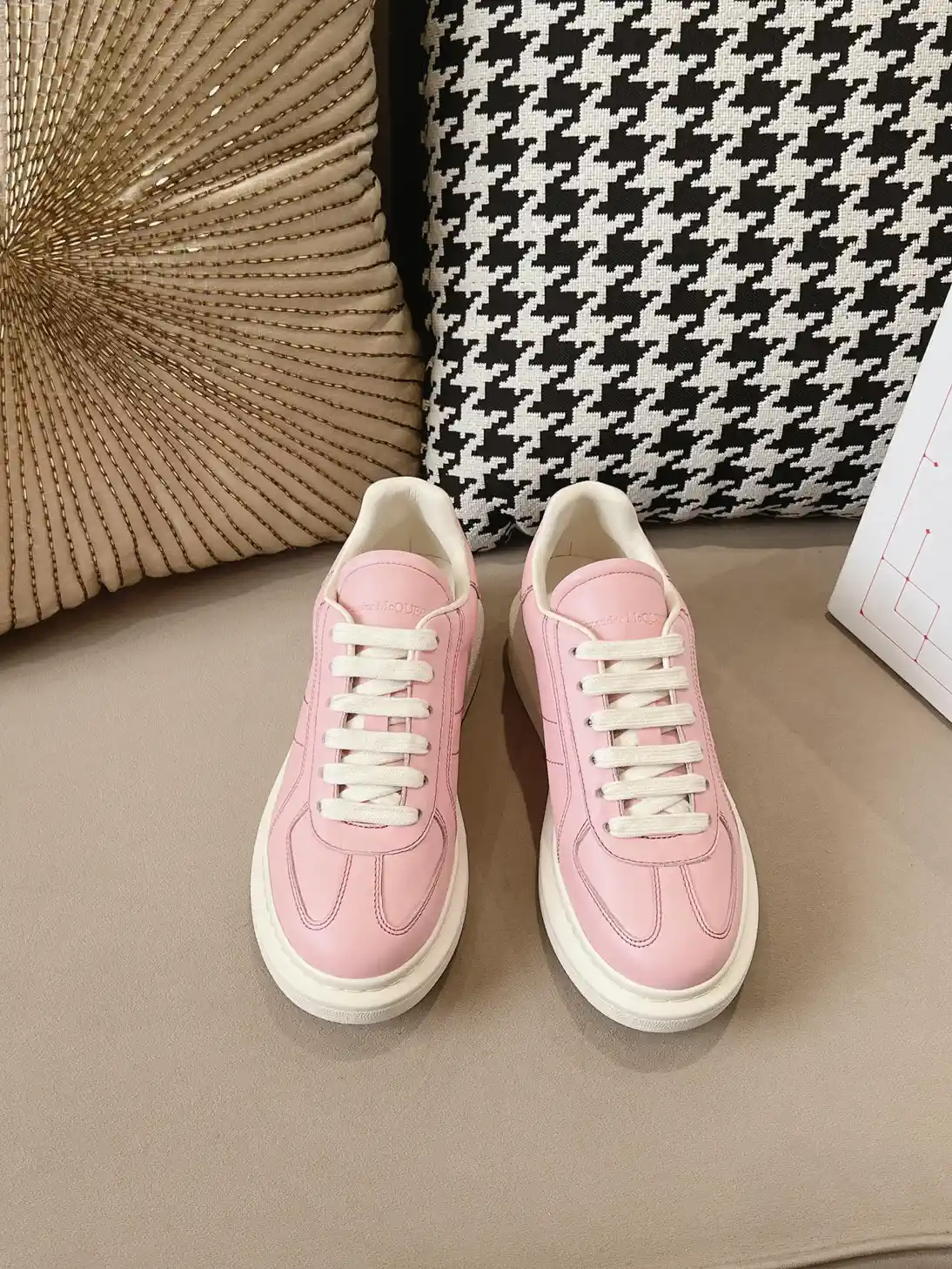 2024 New Comfort Edition Casual Sneakers image 1