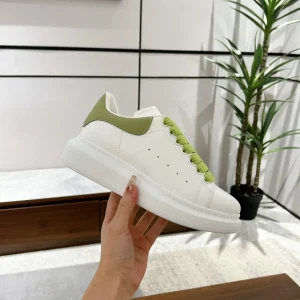 Classic Versatile White Casual Sneakers image 1