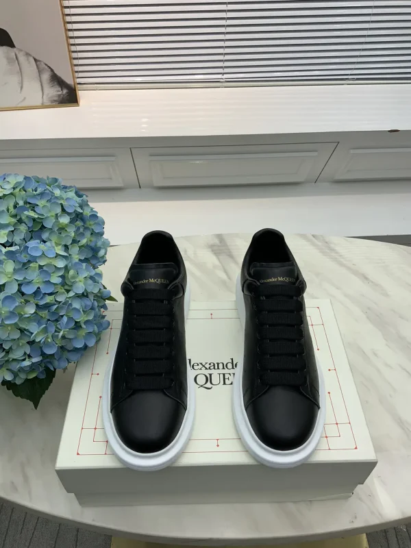 Black Leather Low-Top Casual Sneakers image 1