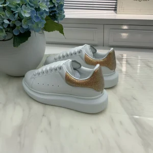 Classic Versatile White Casual Sneakers image 1