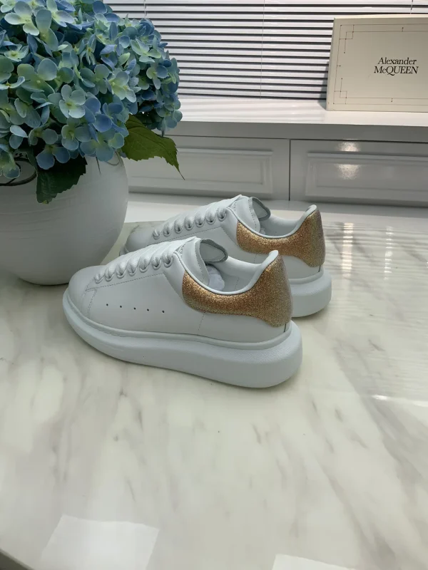 Classic Versatile White Casual Sneakers image 1