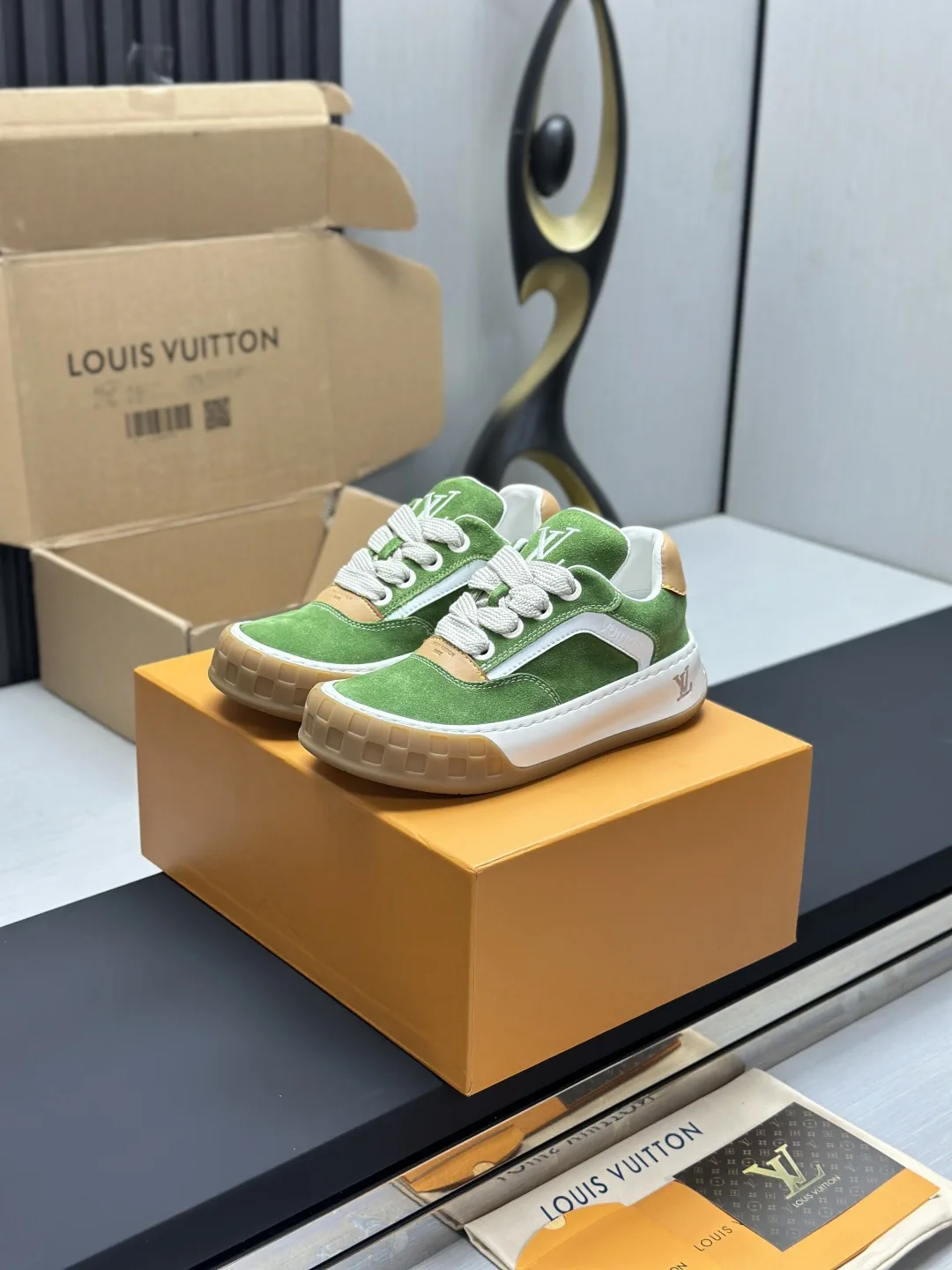 Green Low-Top Casual Sneakers image 1