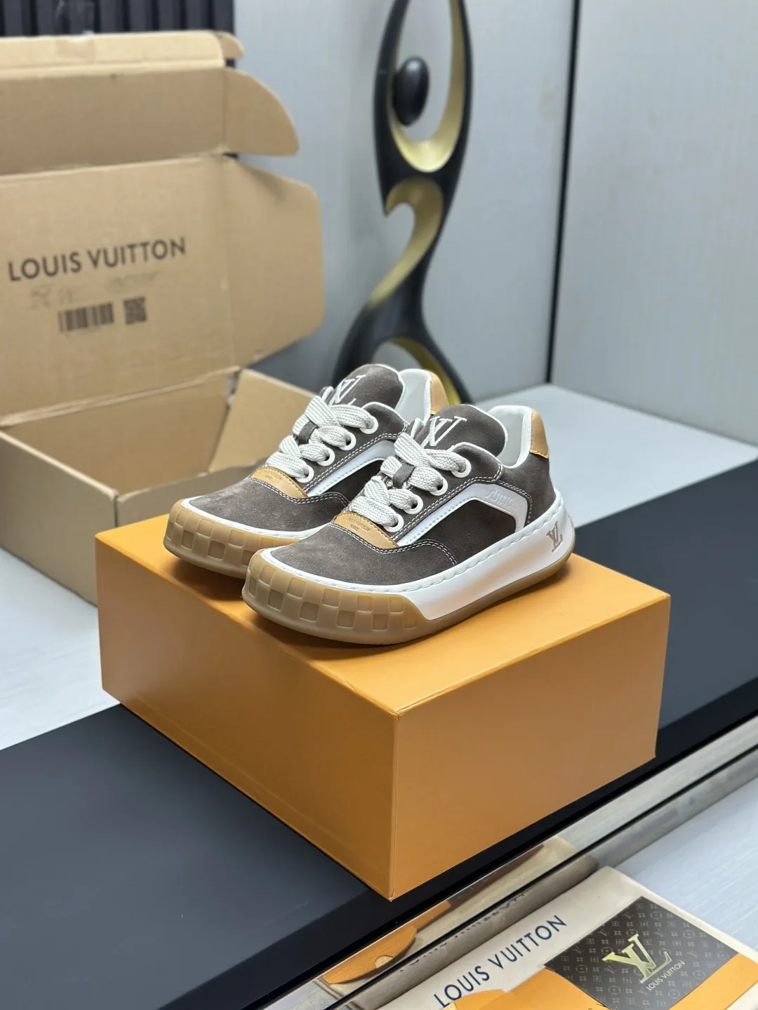 Low-Top Casual Sneakers with TPU Outsole image 1