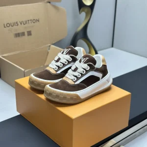 Brown Low-Top Casual Sneakers image 1