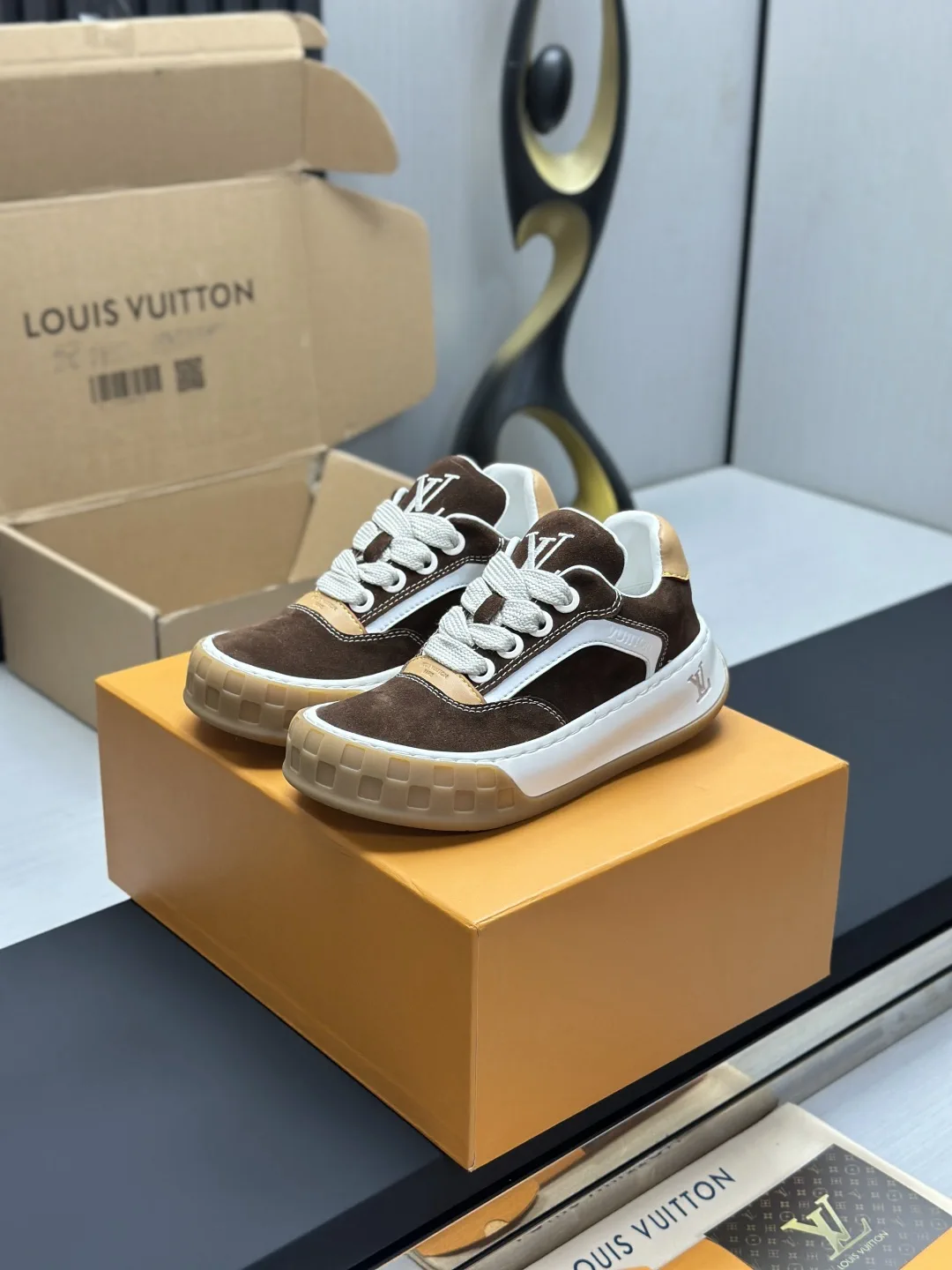 Brown Low-Top Casual Sneakers image 1