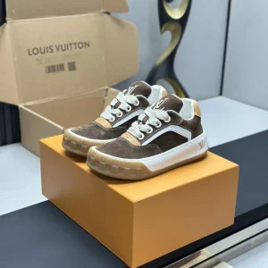 Brown Low-Top Casual Sneakers image 1