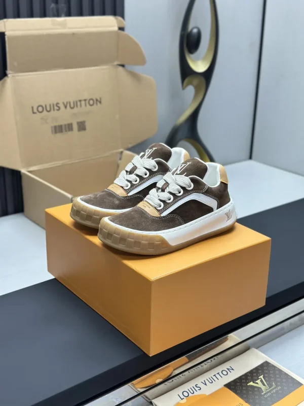 Brown Low-Top Casual Sneakers image 1