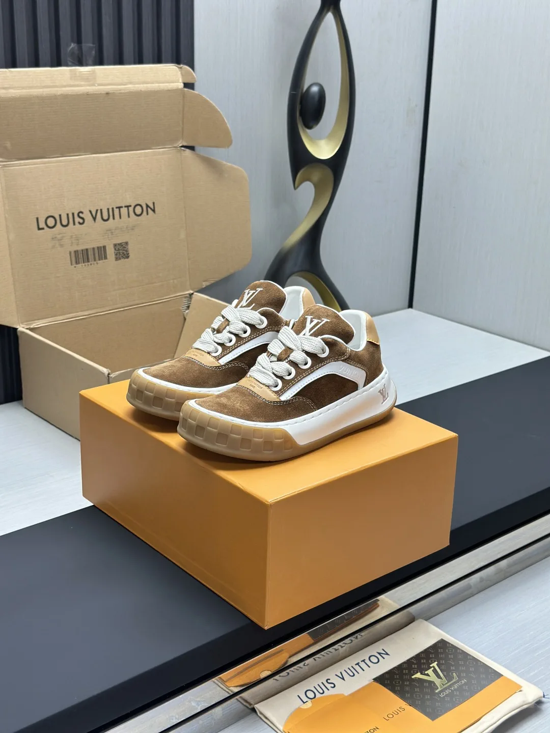 Brown Low-Top Casual Sneakers with White Accents image 1