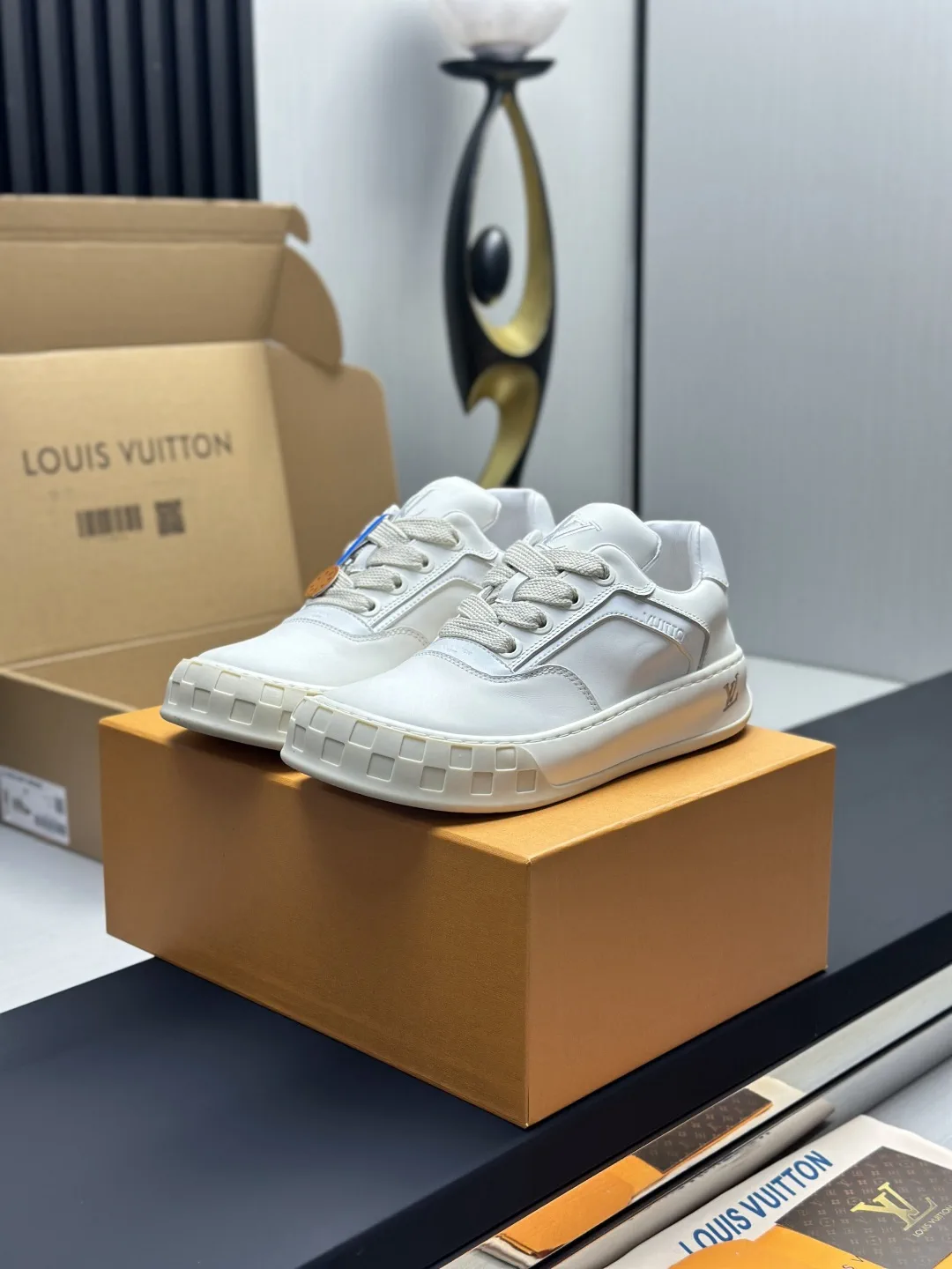 White Low-Top Casual Sneakers image 1