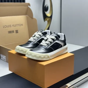 Black Leather Low-Top Casual Sneakers image 1