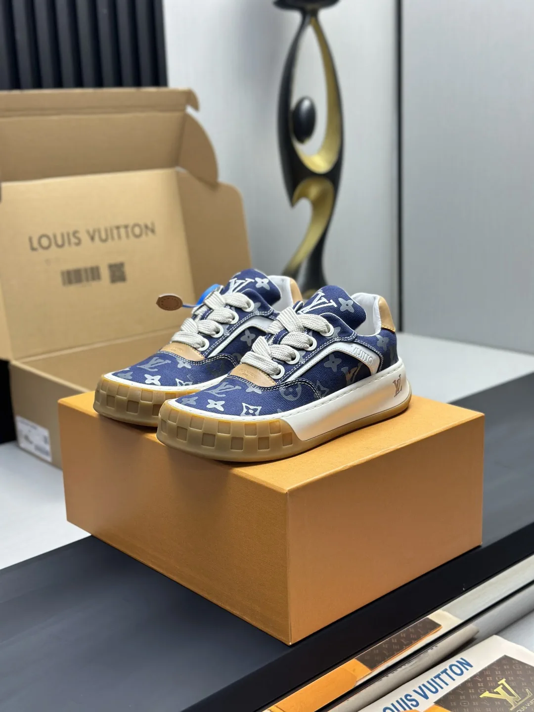 Monogram Pattern Low-Top Casual Sneakers image 1