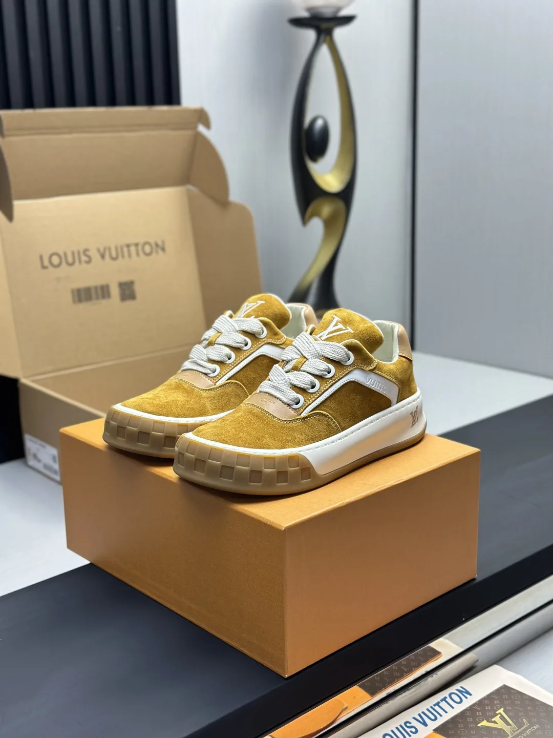 Low-Top Casual Sneakers with TPU Outsole image 1