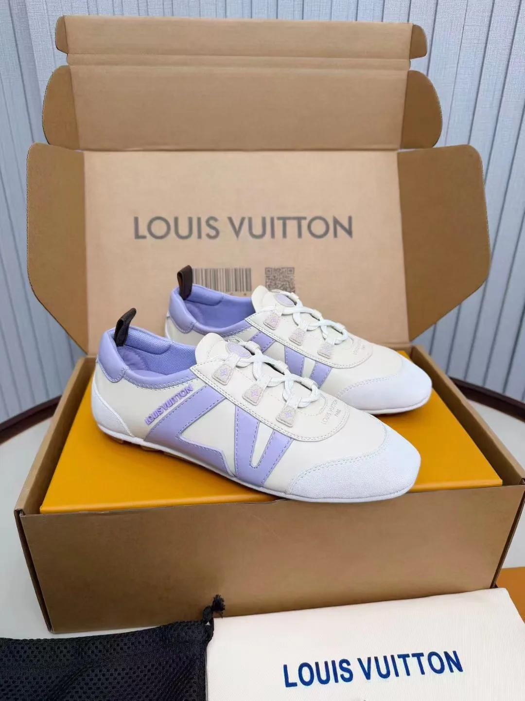 Women's Retro Lace-Up Casual Sneakers image 1