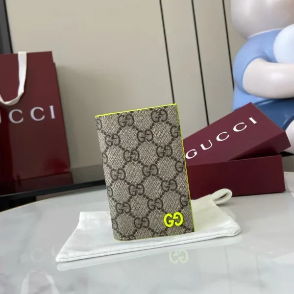 Gucci GG Supreme Card Holder with Neon Green Trim image 1