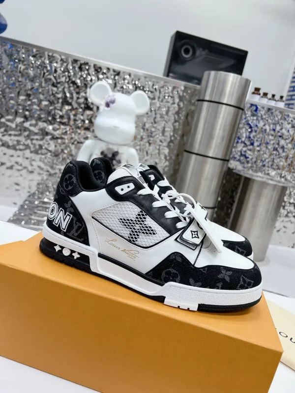 Smilerepublic Retro Basketball Sneakers image 1