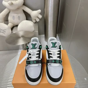 Low-top Sneakers image 1