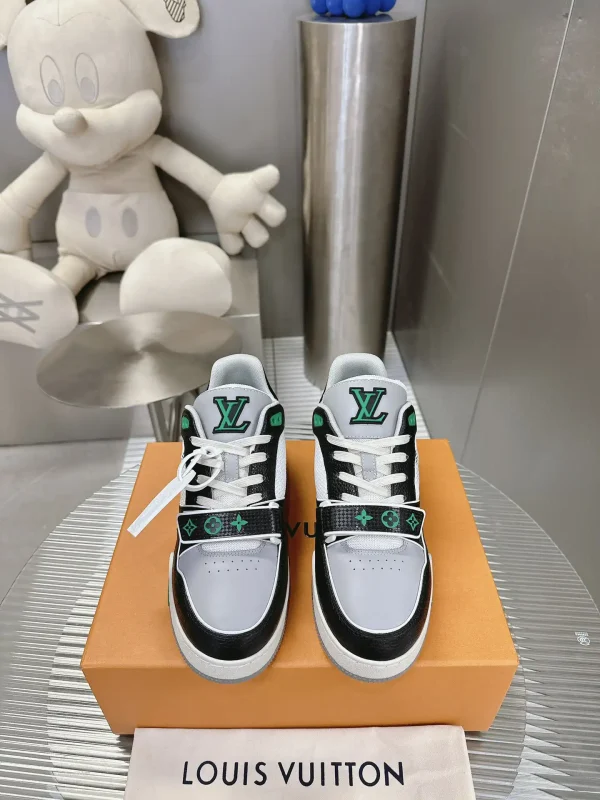 Low-top Sneakers image 1