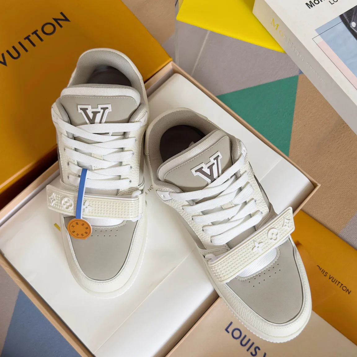 Unisex Casual Sneakers with Velcro Strap and Clover Detail image 1