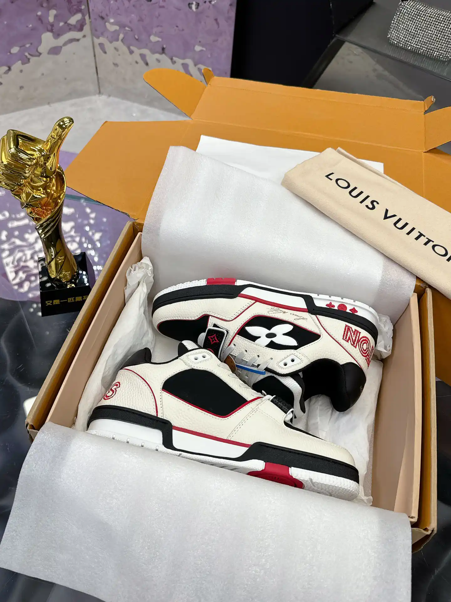 Low-Top Velcro Retro Casual Sports Basketball Sneakers image 1