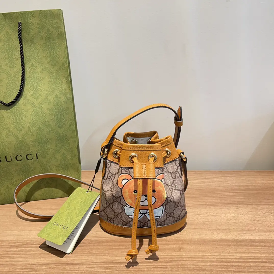 Gucci Teddy Bear Print Bucket Bag image 1
