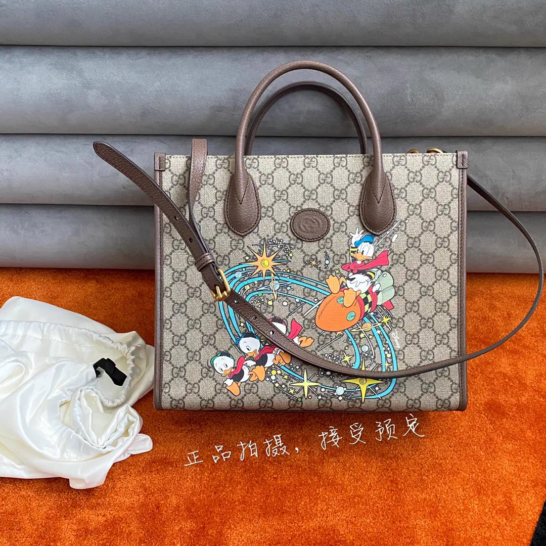 Gucci Donald Duck Print Tote Bag image 1