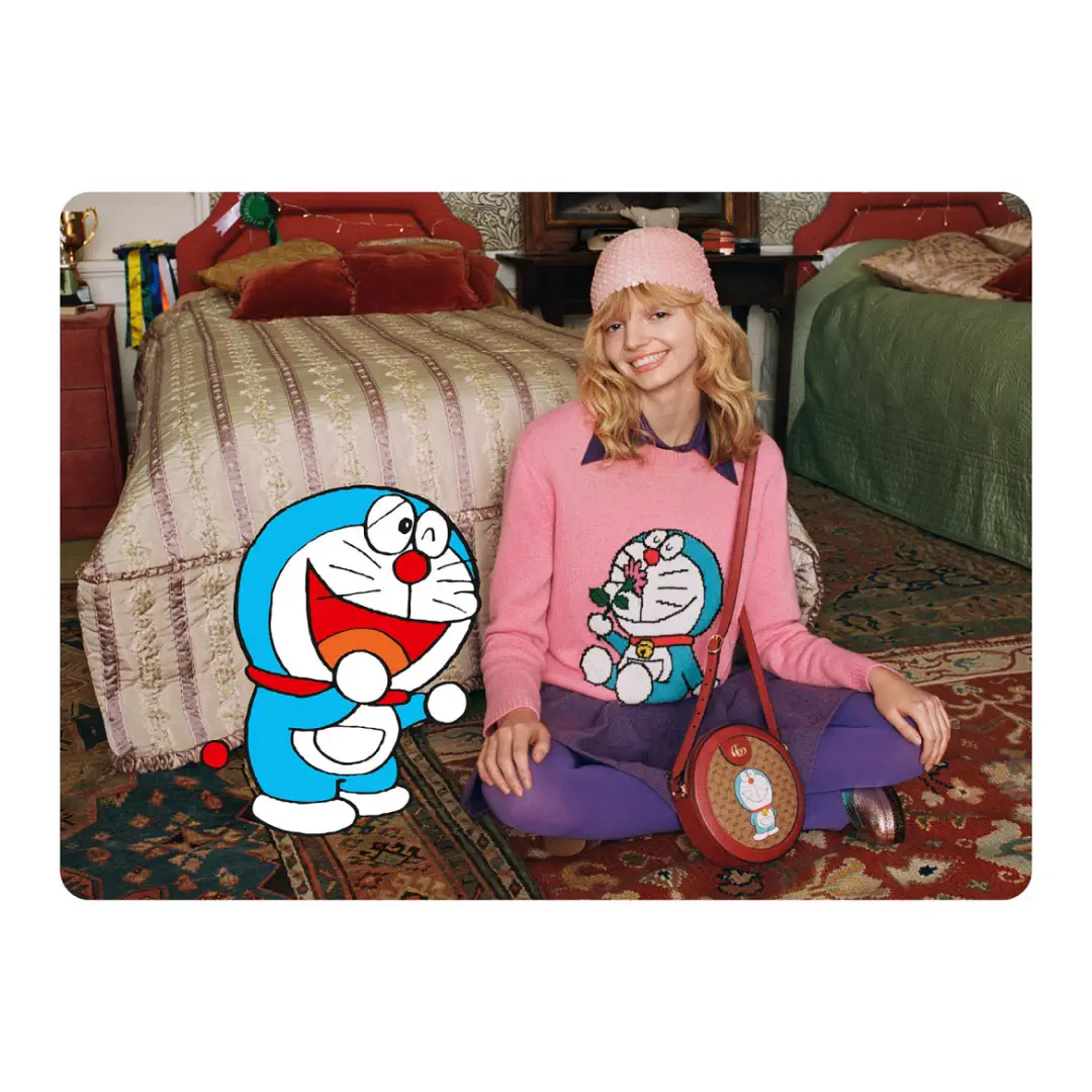 Gucci Doraemon Print Round Crossbody Bag image 1