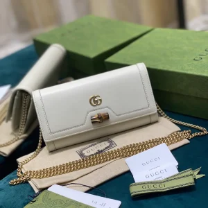 Gucci White Leather Chain Wallet with Bamboo Lock image 1