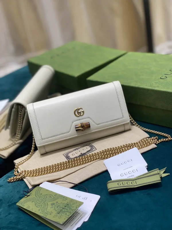 Gucci White Leather Chain Wallet with Bamboo Lock image 1
