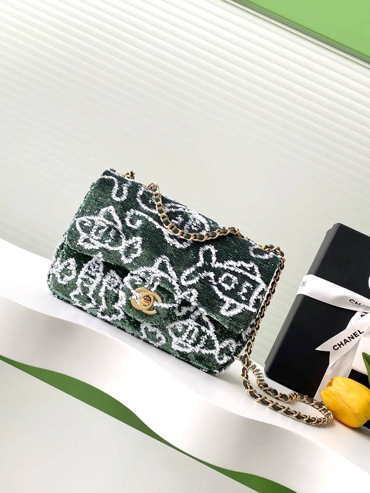 Chanel Sequin Patterned Chain Shoulder Bag image 1